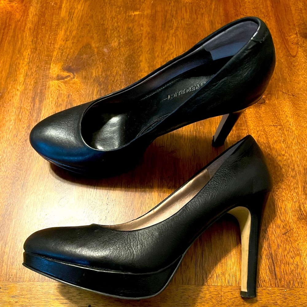 Banana Republic Black 4 Inch Heels - Size 7